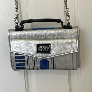 R2 D2 Cross body purse
Star Wars

Like new